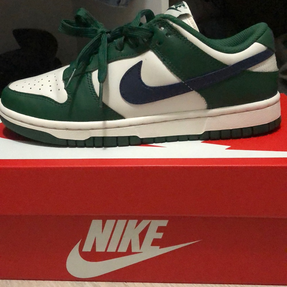 Nike Dunk low gorge green/midnight navy woman’s 7.5
